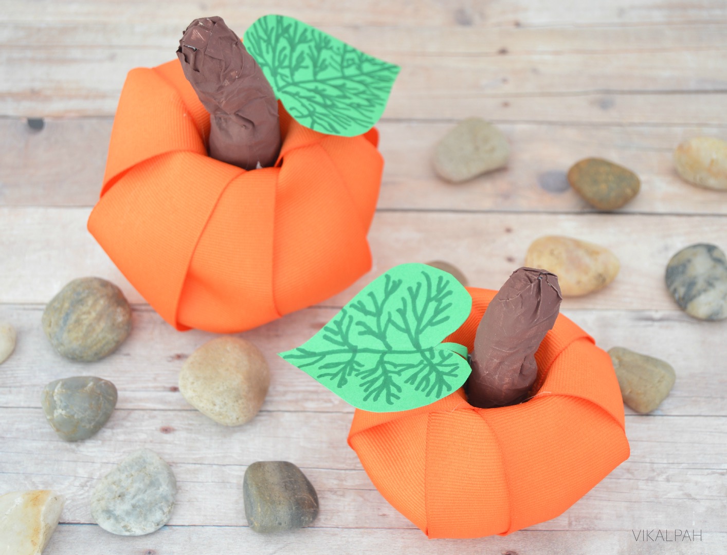 how to make ribbon pumpkin without wire ribbon.jpg