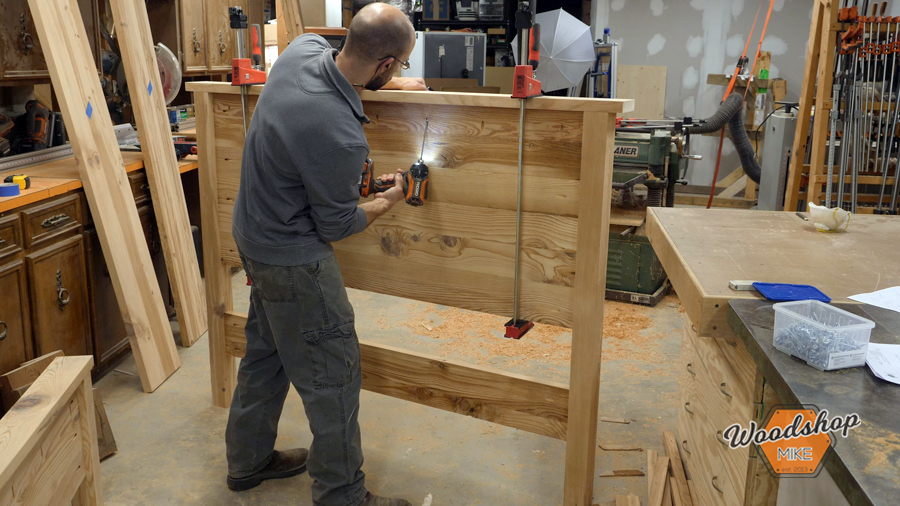 how to secure cap to headboard, make this easy to build rustic bed.jpg