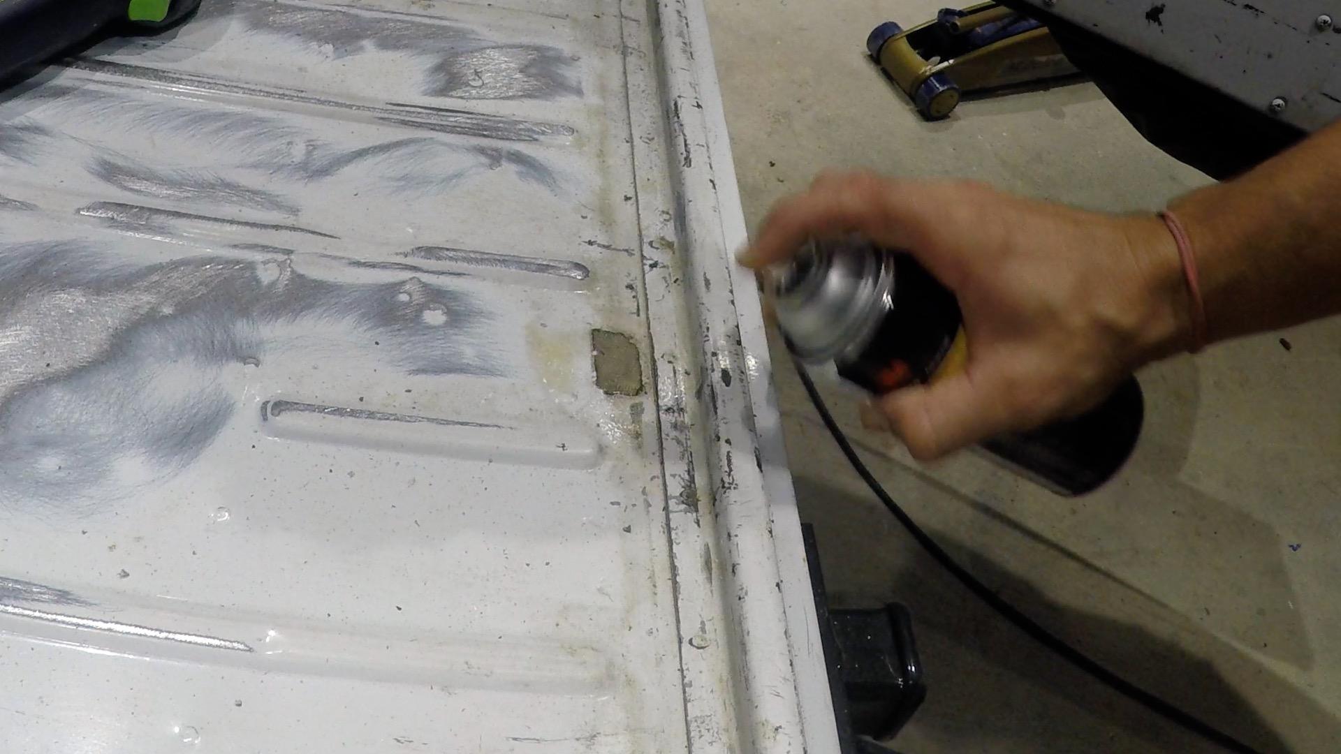 how to spray bed liner in a jeep wrangler interior_05.jpg