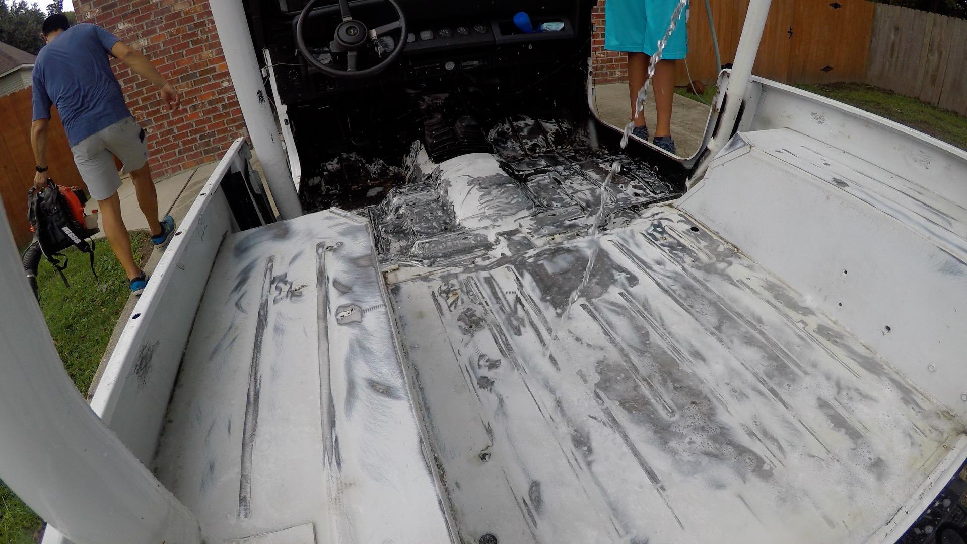 how to spray bed liner in a jeep wrangler interior_07.jpg