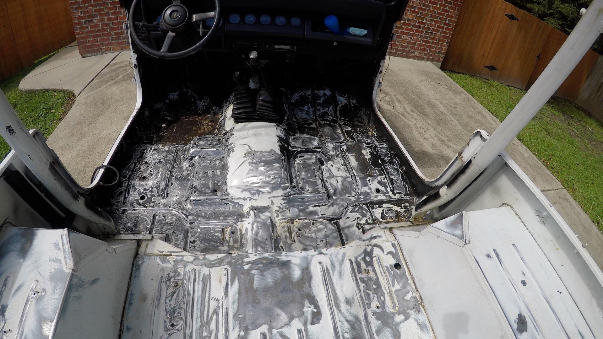 how to spray bed liner in a jeep wrangler interior_10.jpg