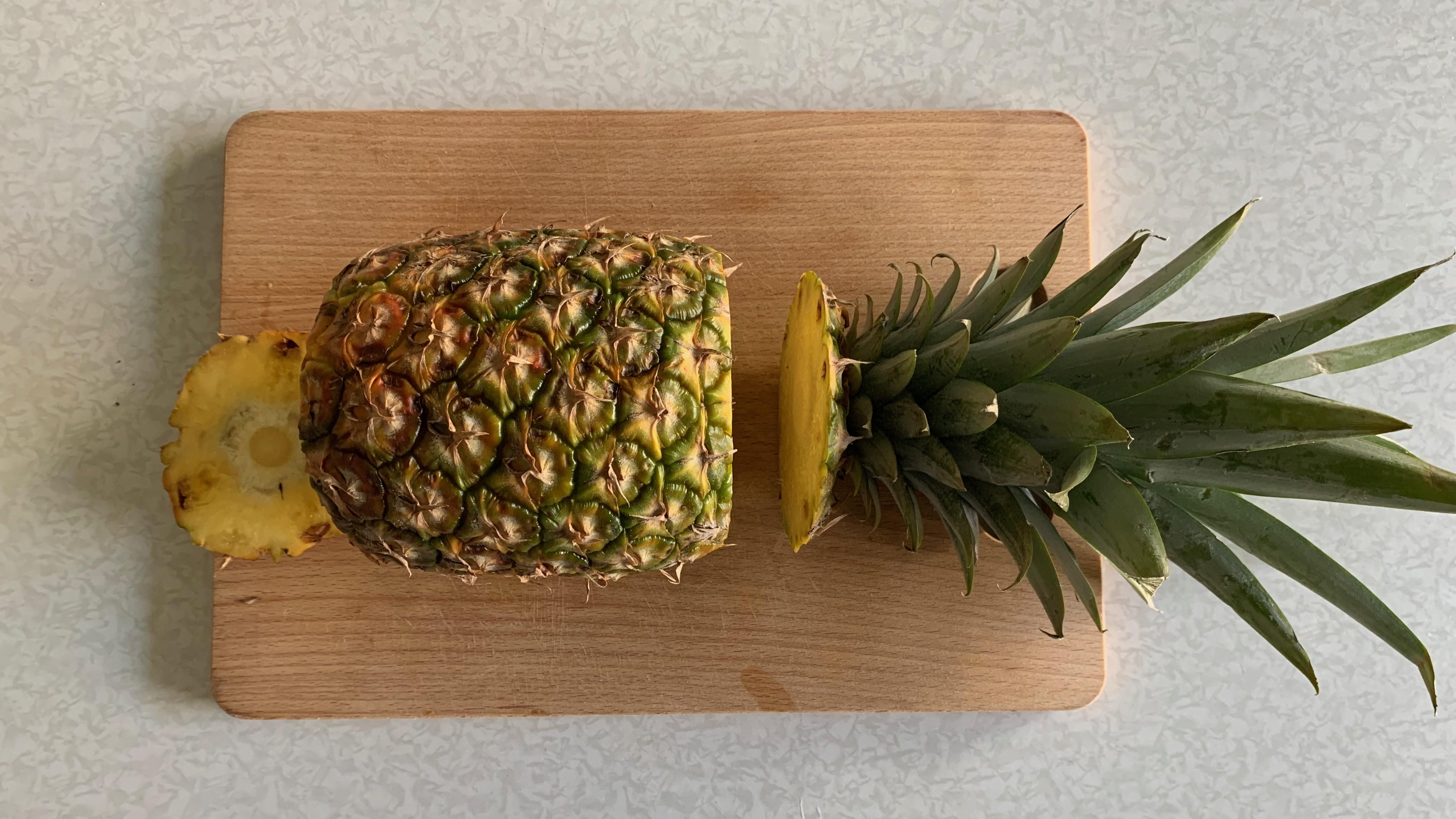 how-to-cut-a-pineapple-1.jpeg