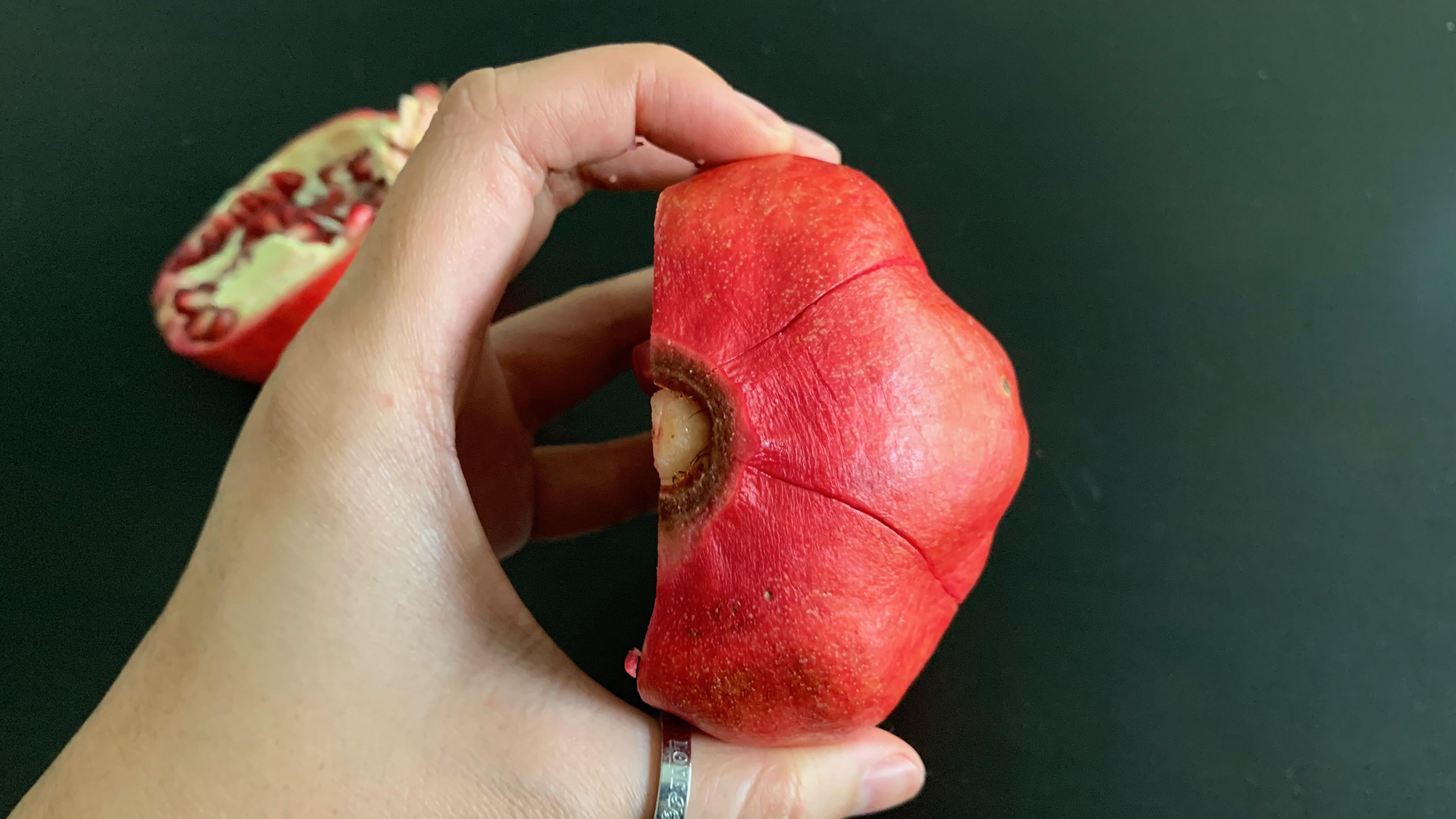 how-to-cut-a-pomegranate-6.jpeg