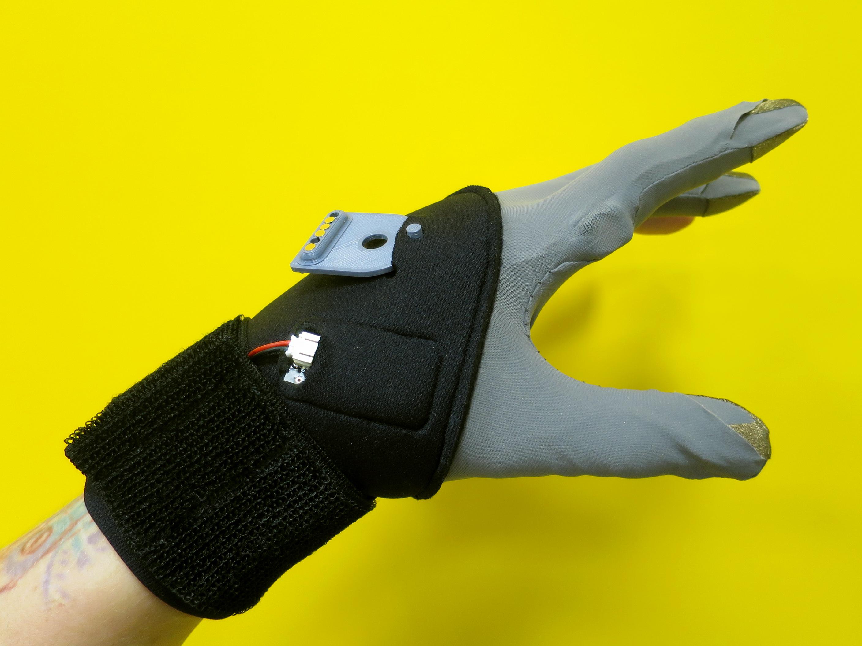 hybrid-vr-gloves-side-view.JPG