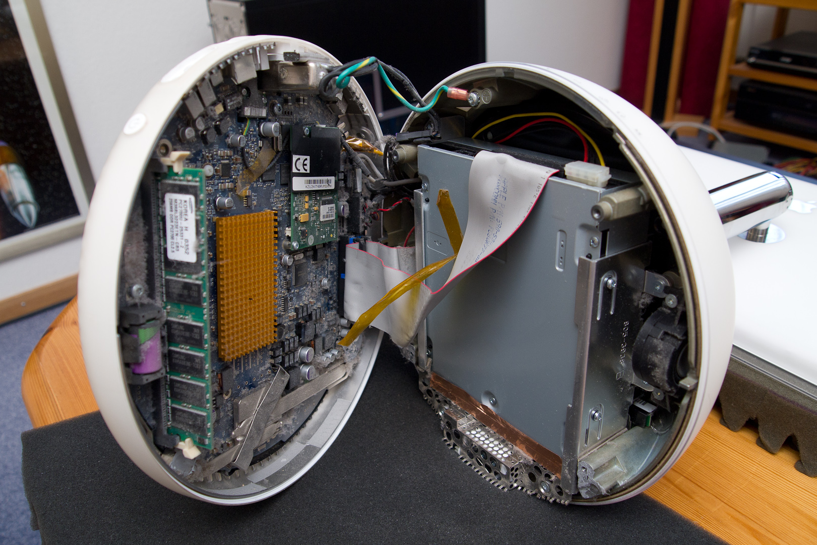 iMac G4 original inside.jpg