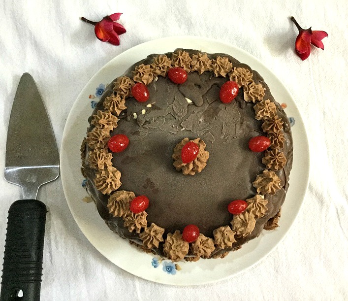 ice cream cake with cherries from top 2.jpg