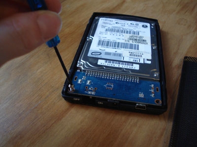 install-_aka-laptop-hdd_-enclosure-1.6-800X800.jpg