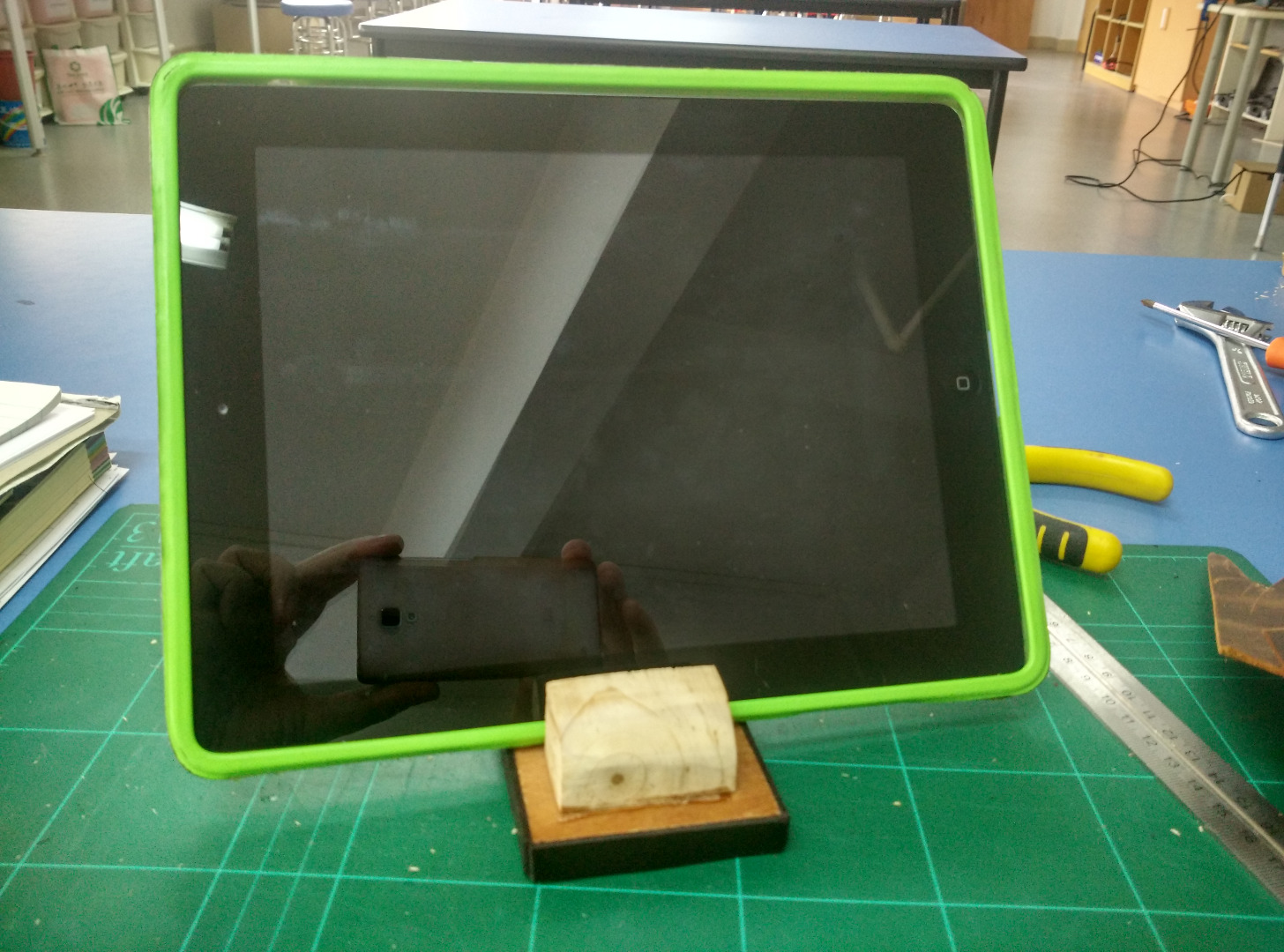 ipad stand 3.jpg