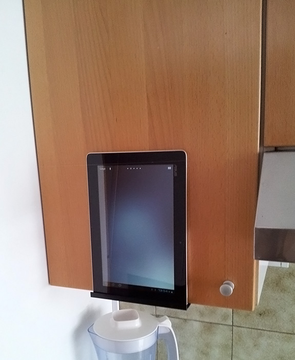 ipad_tablet_e-reader_kitchen_stand_mount_001.jpg