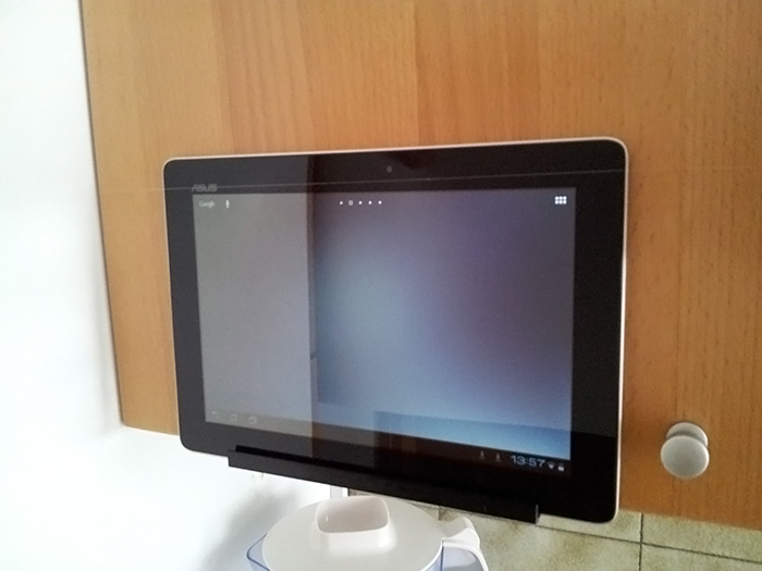 ipad_tablet_e-reader_kitchen_stand_mount_009.jpg