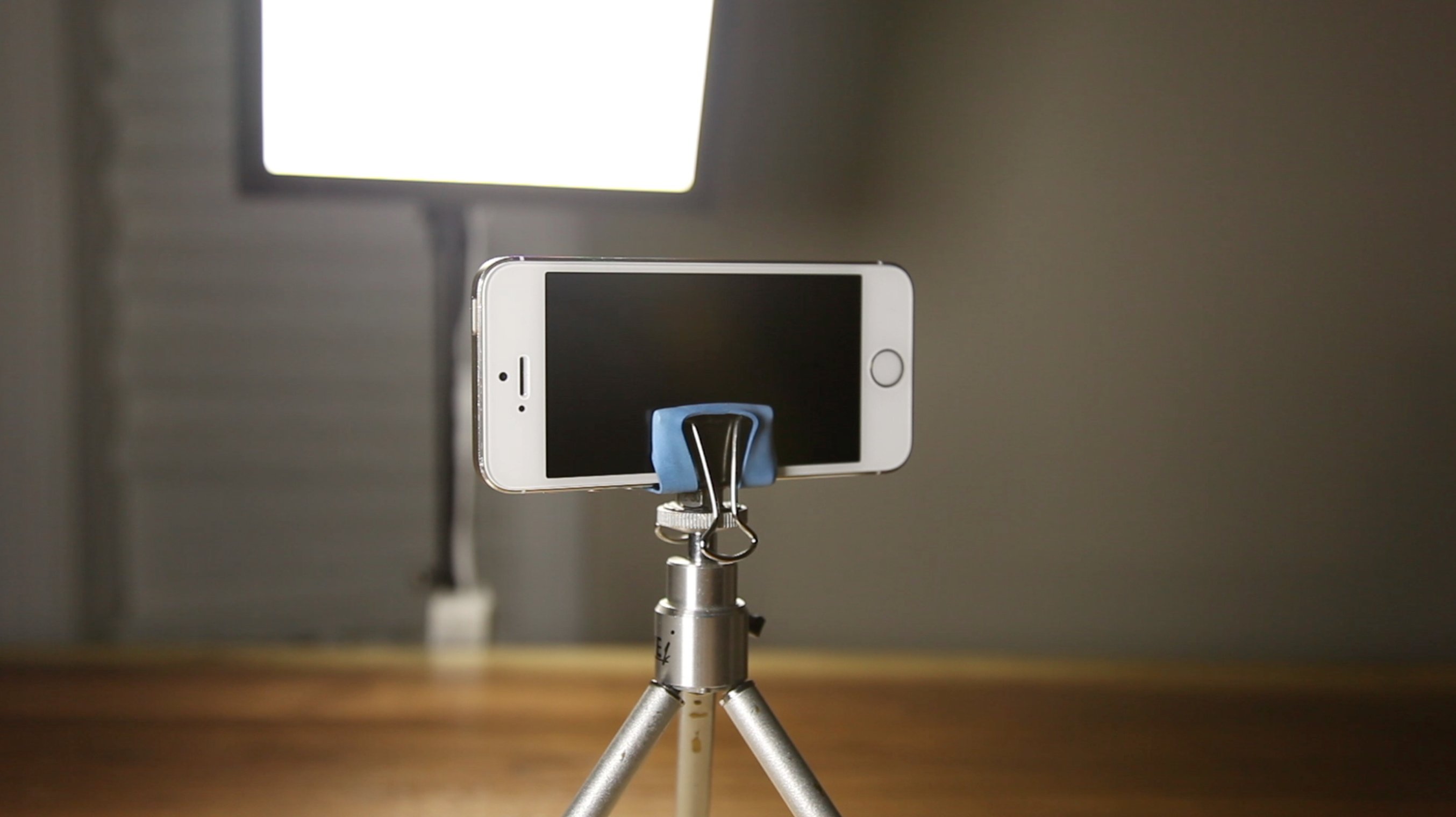 iphone_tripod_mount_02.png