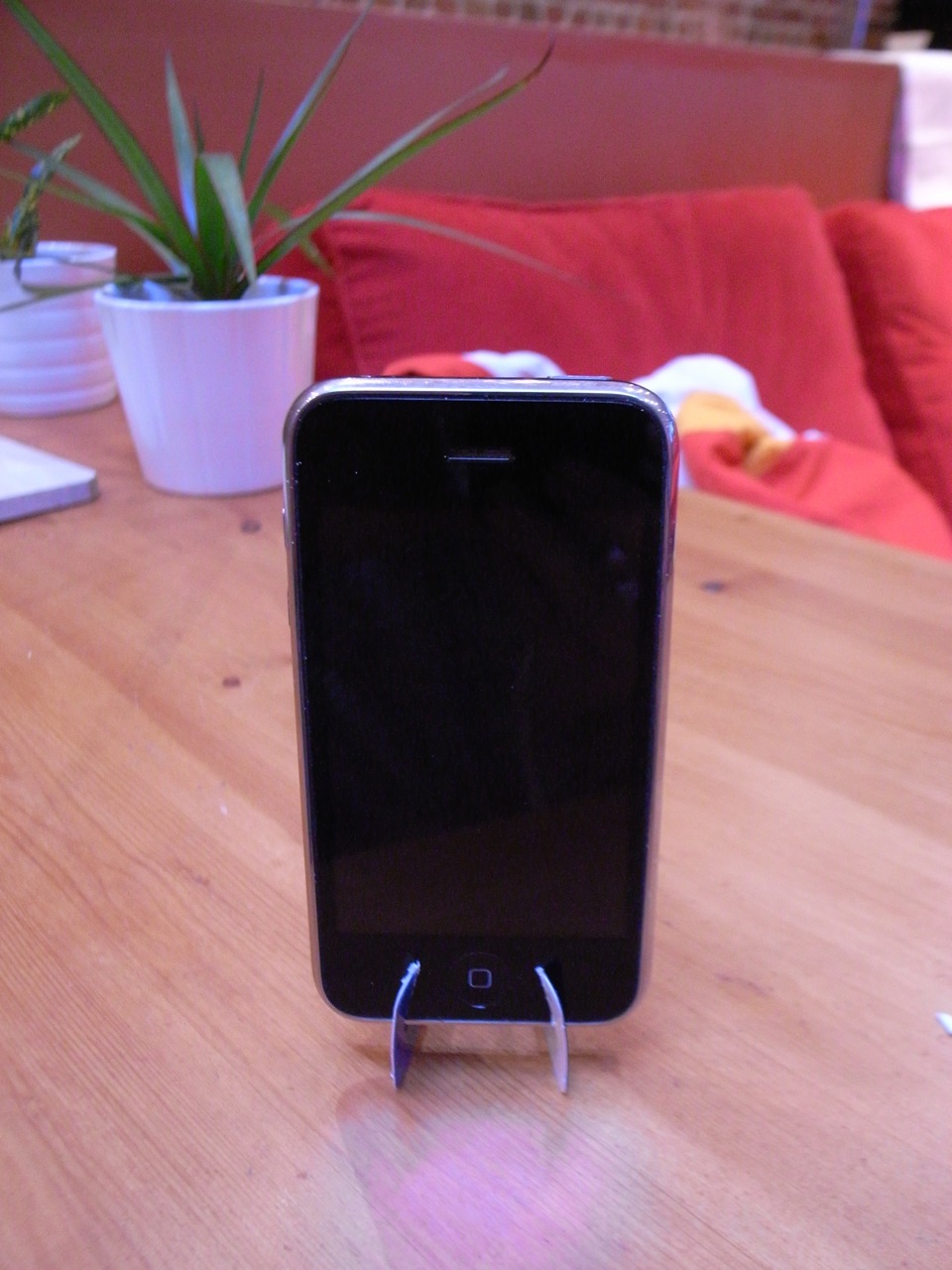 iphonestand16.jpg