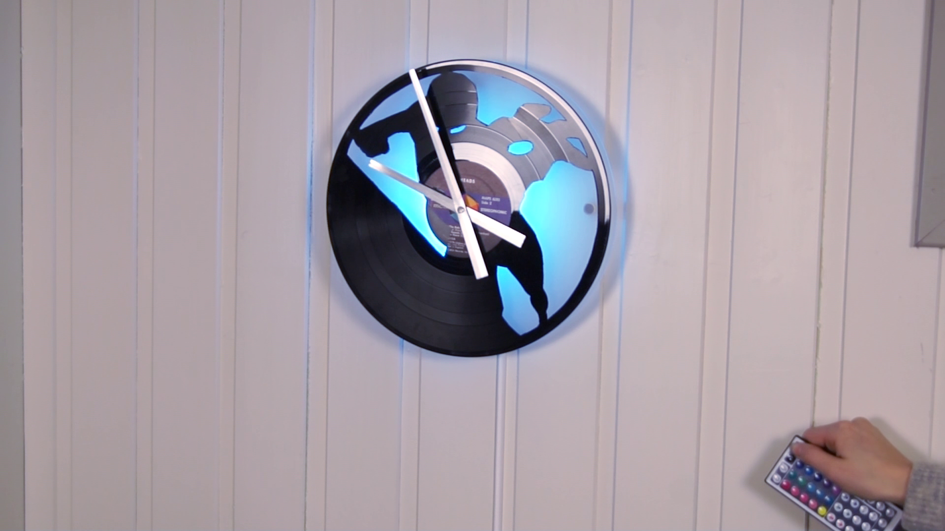 iron-man-wall-vinyl-record-clock-backlit-led-acrylic-light-2017-01-11-14h43m34s874.png