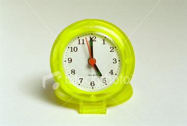 ist2_85398_five_o_clock.jpg