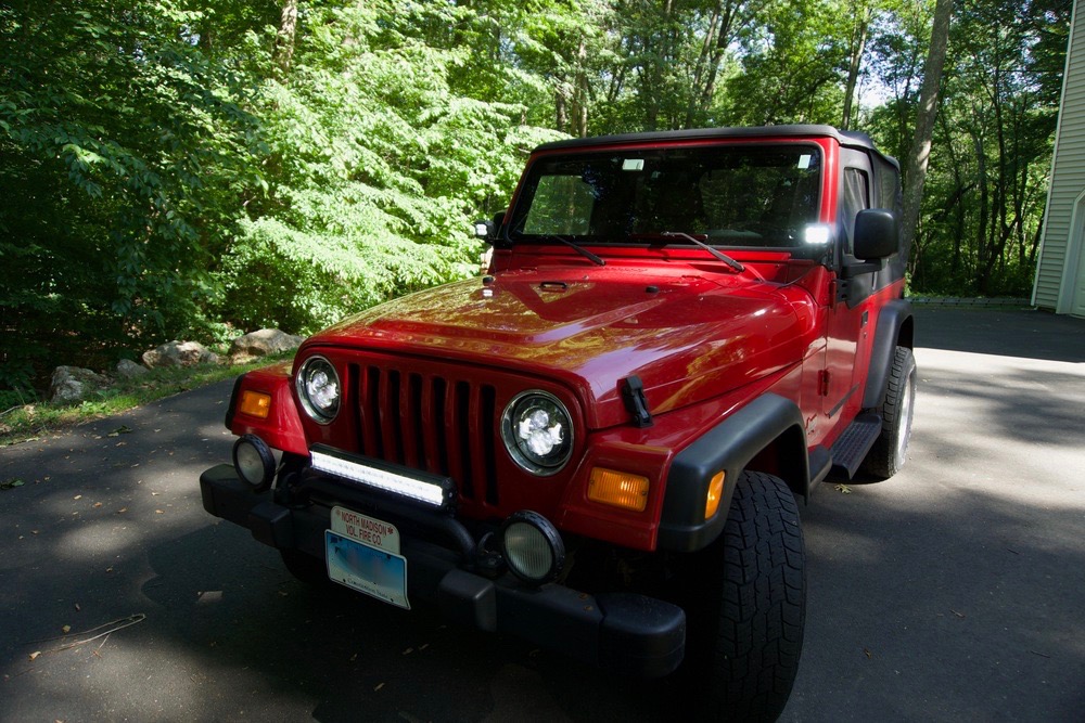 jeep-tj-bumper-windshield-led-mount.jpg