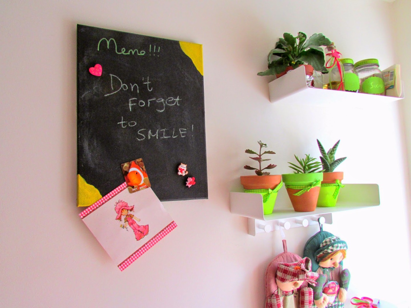 kitchen chalkboard decor.JPG