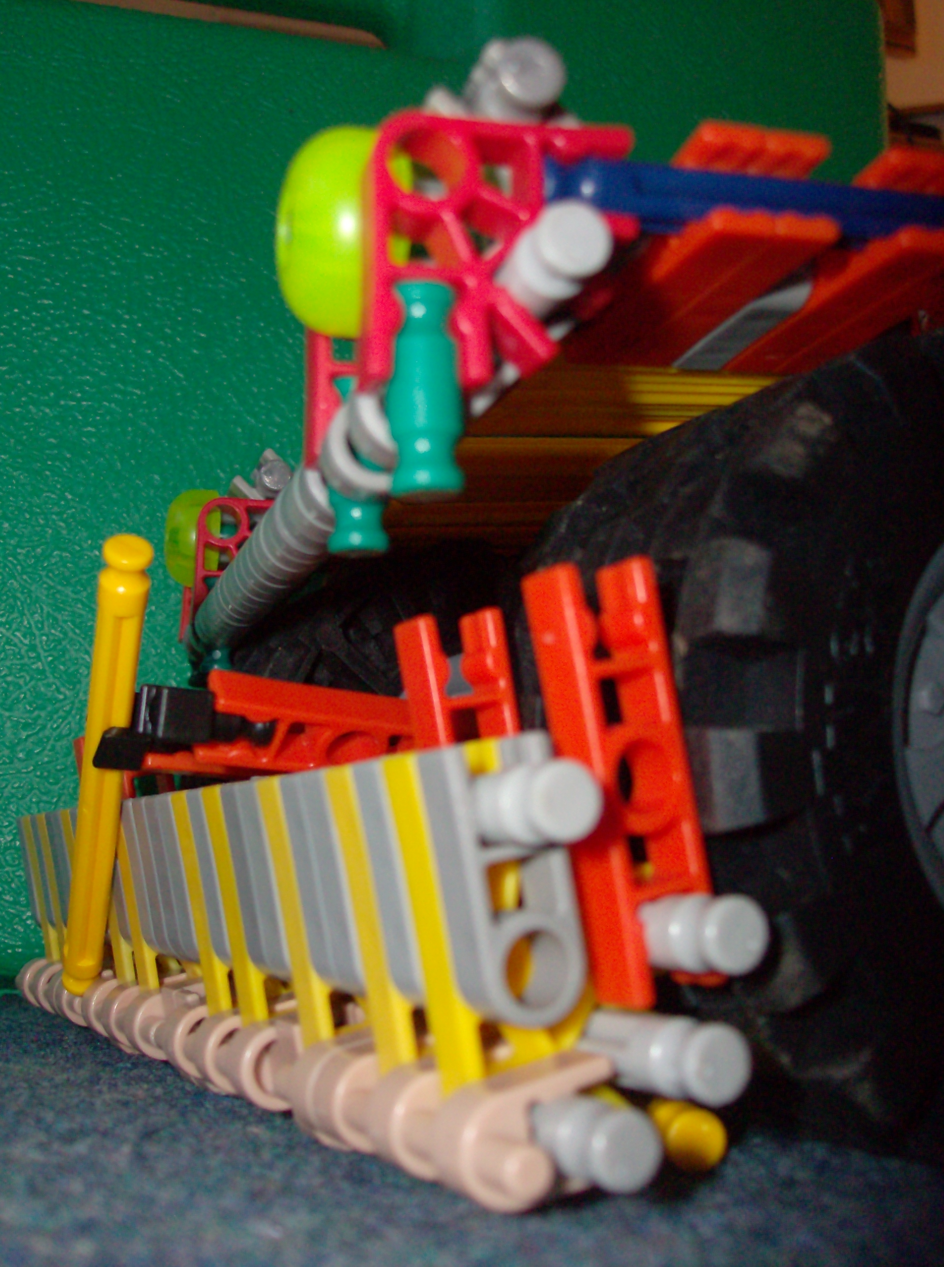 knex car crash (10).JPG