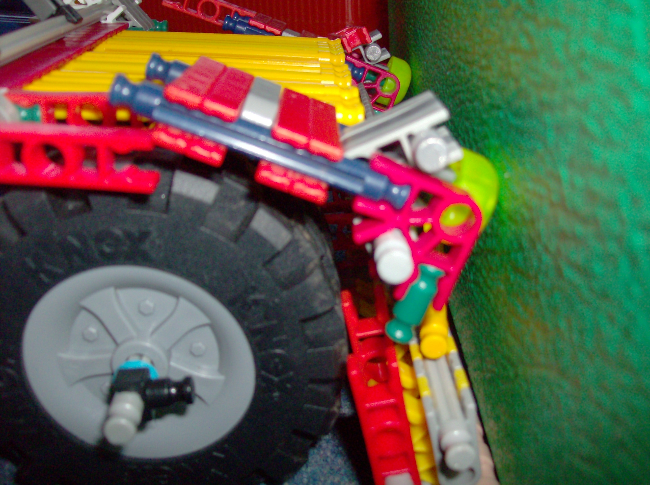 knex car crash (12).JPG