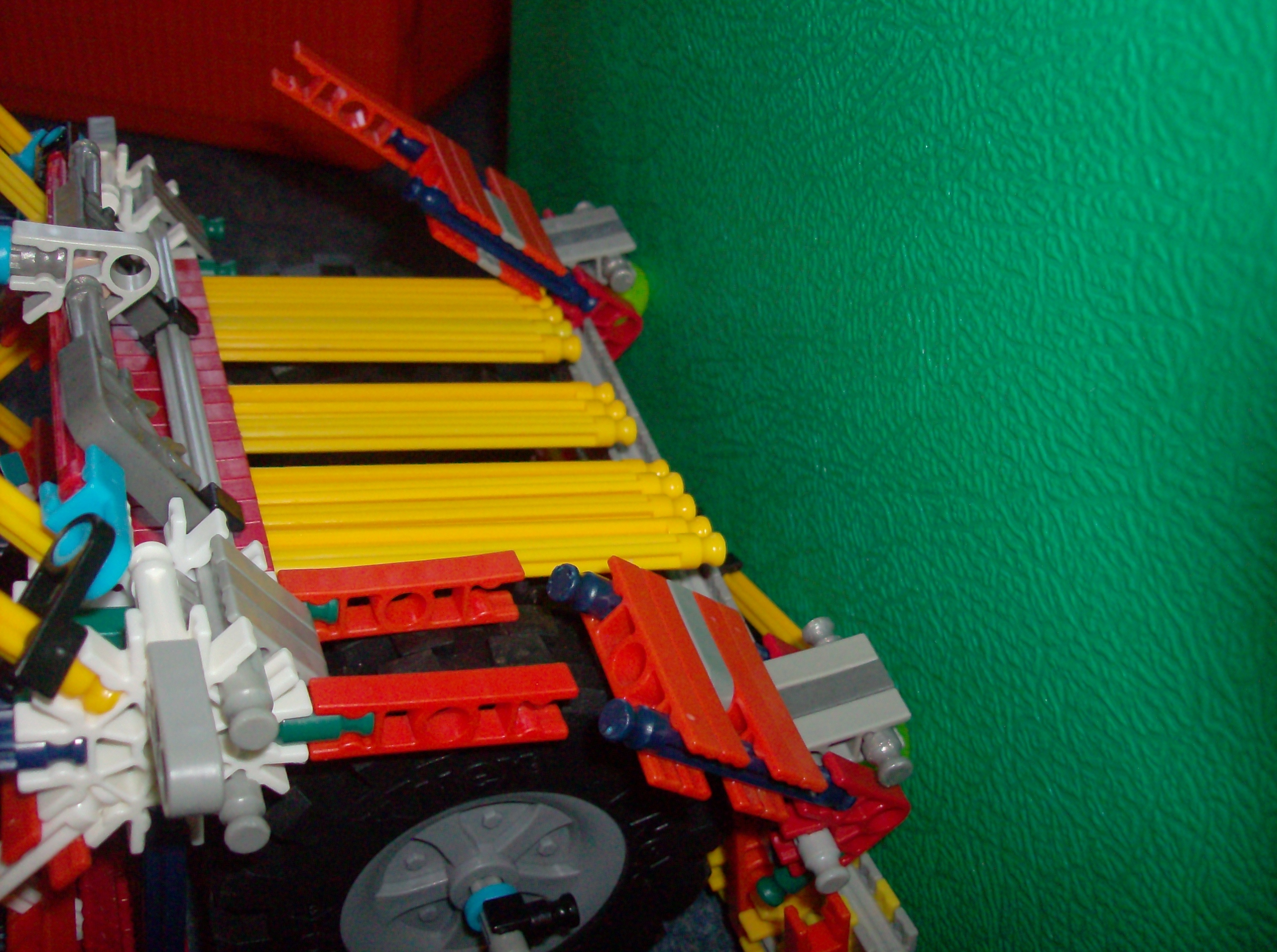 knex car crash (15).JPG