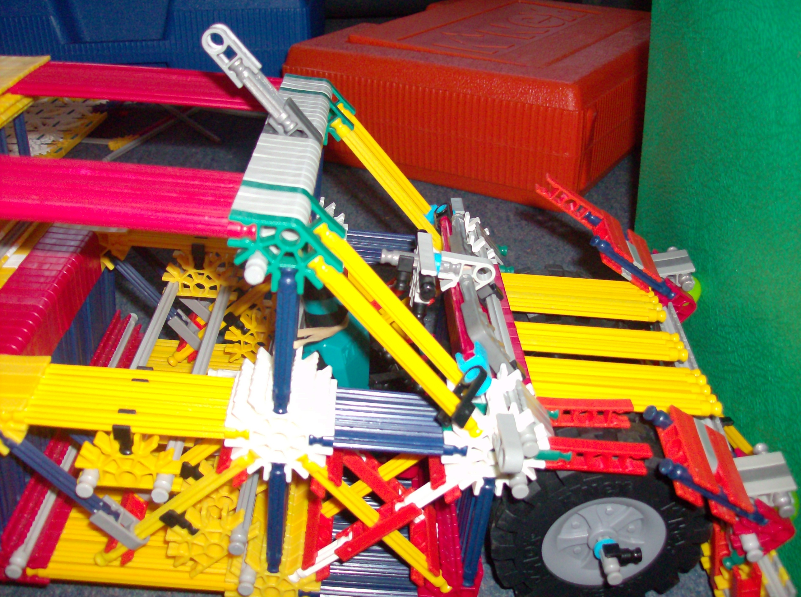 knex car crash (16).JPG