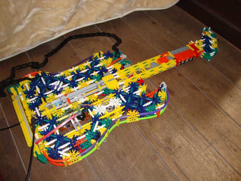 knexguitar.1.jpg