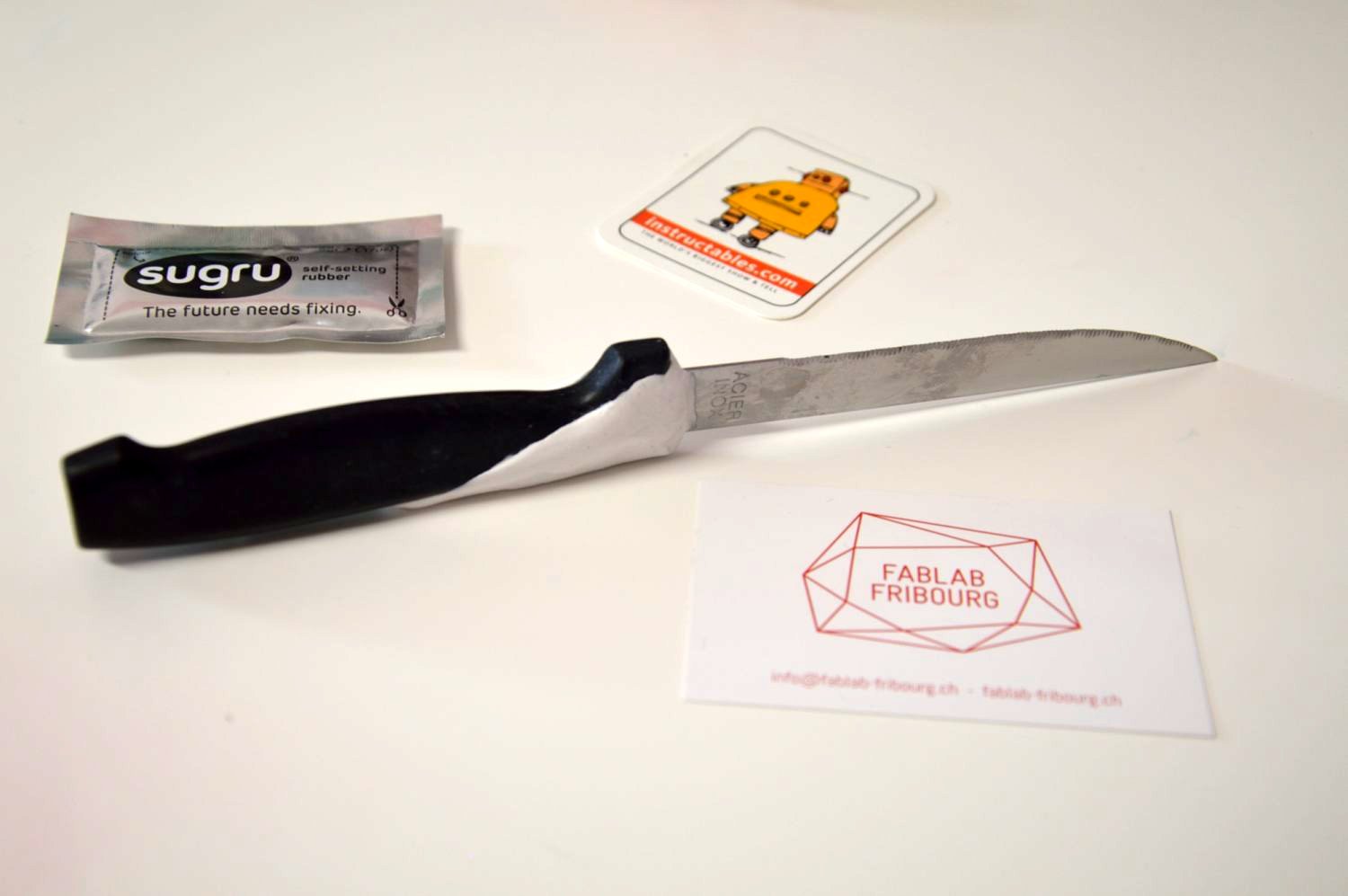 knife_repaired_Sugru_ad.JPG