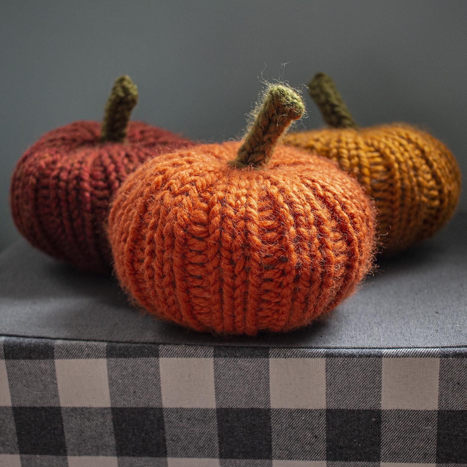 knit_pumpkins_plaid.jpg