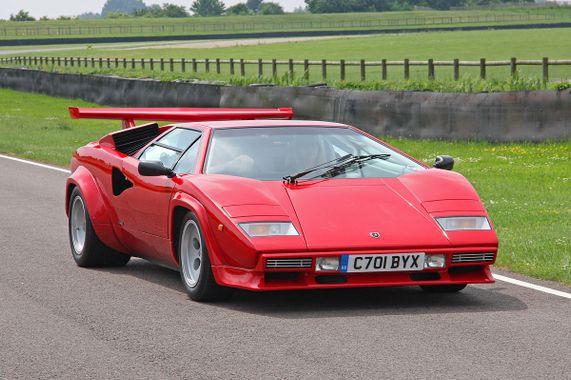 lamborghini countach2.jpg