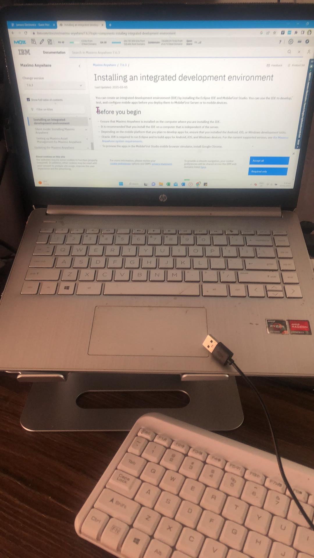 laptop and usb.jpg