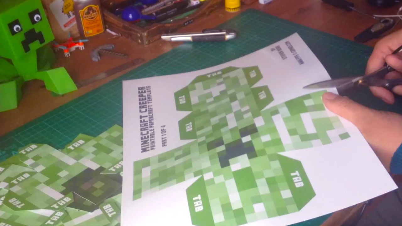 large-papercraft-creeper-cut-out2.jpg