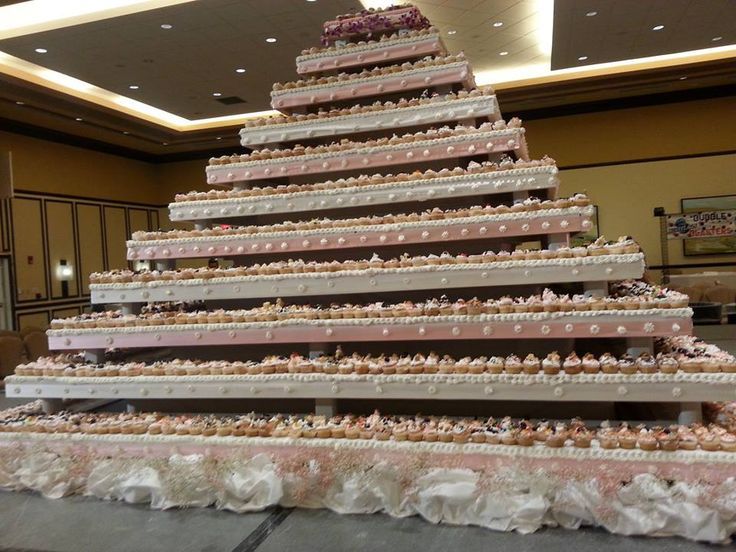 largest-wedding-cake-15,032 lbs.jpg