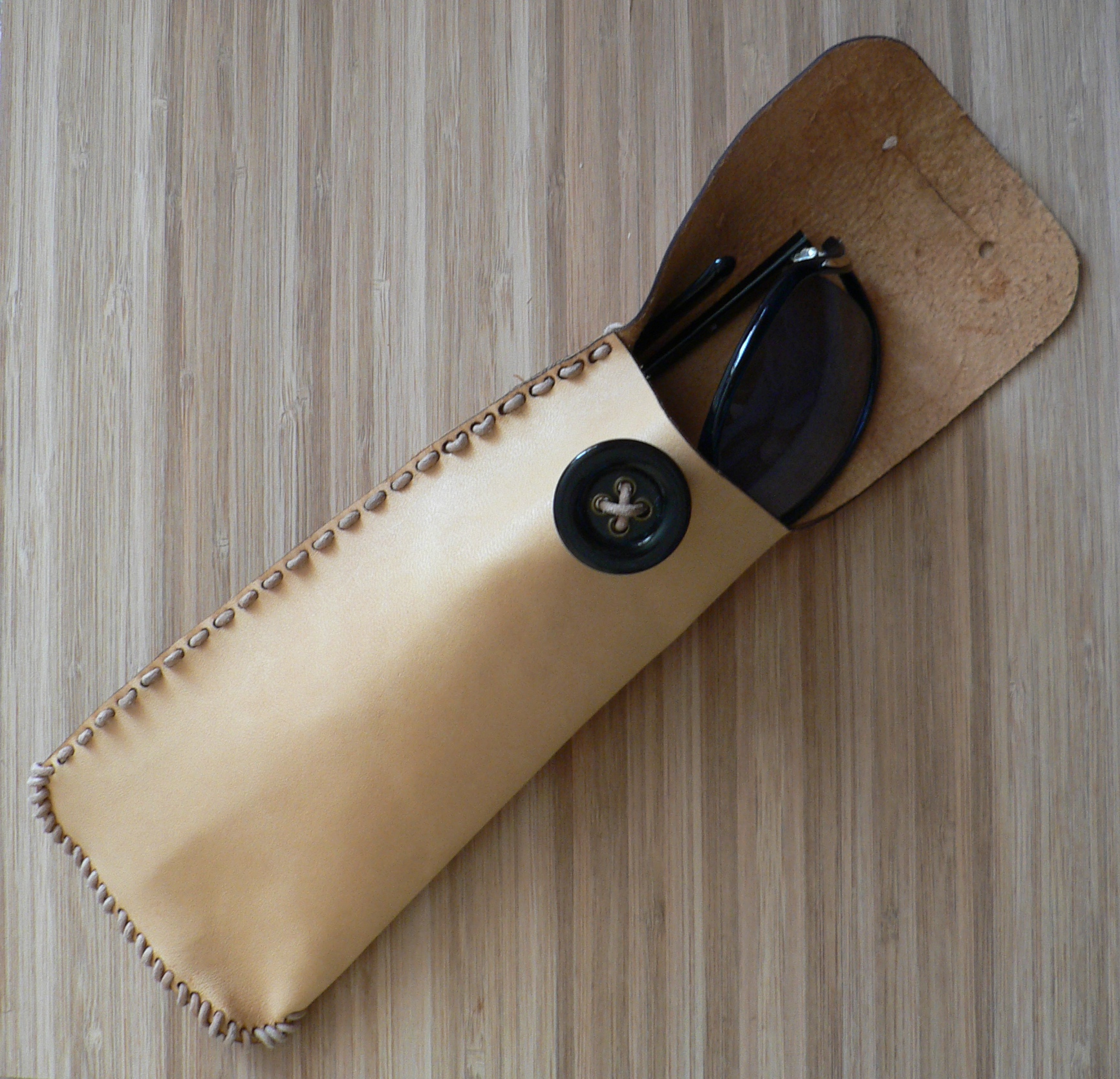 laser-cut-leather-eyeglasses-case-2012-08-17 15.01.33.jpg