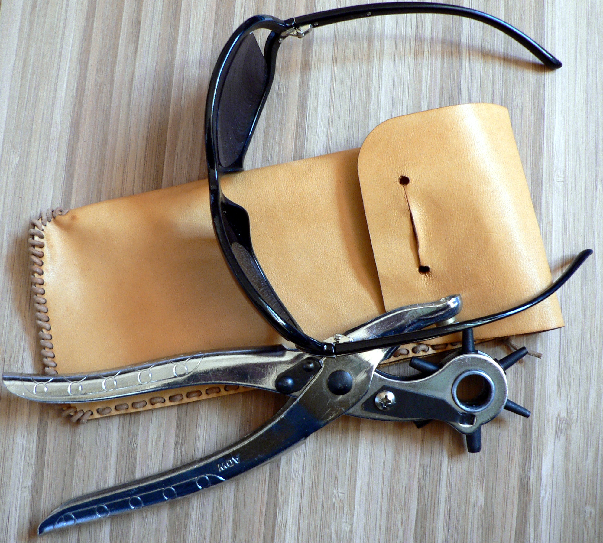 laser-cut-leather-eyeglasses-case-2012-08-17 16.06.58.jpg