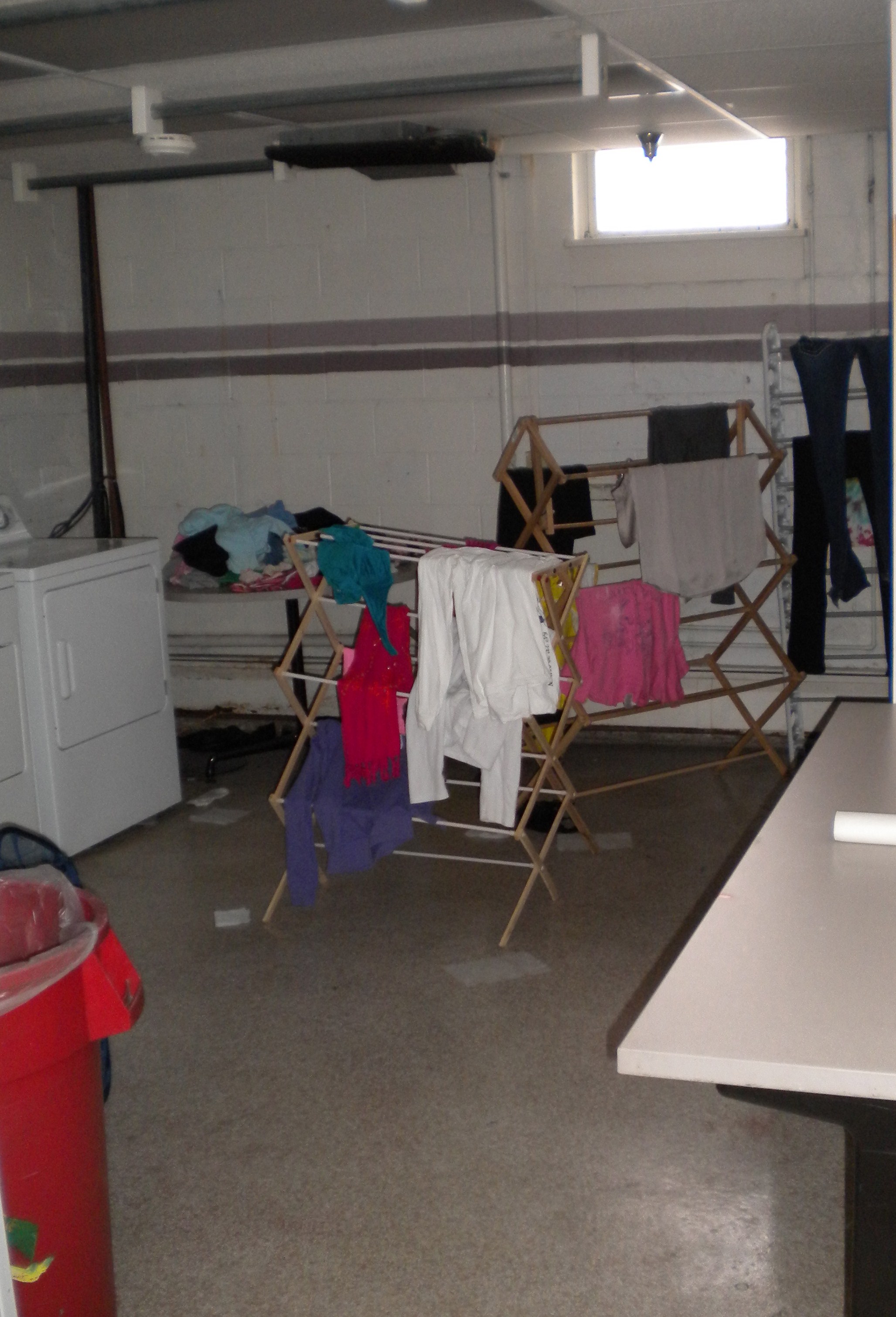 laundry room.JPG