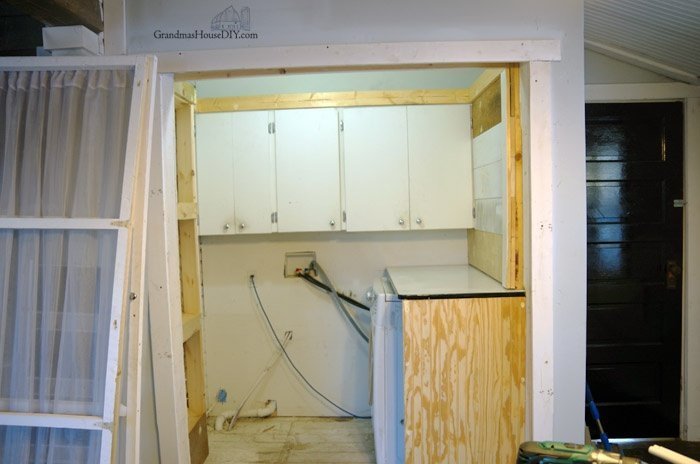 laundry-room-shelves-trim.jpg