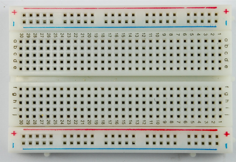 learn_arduino_breadboard_half.jpg