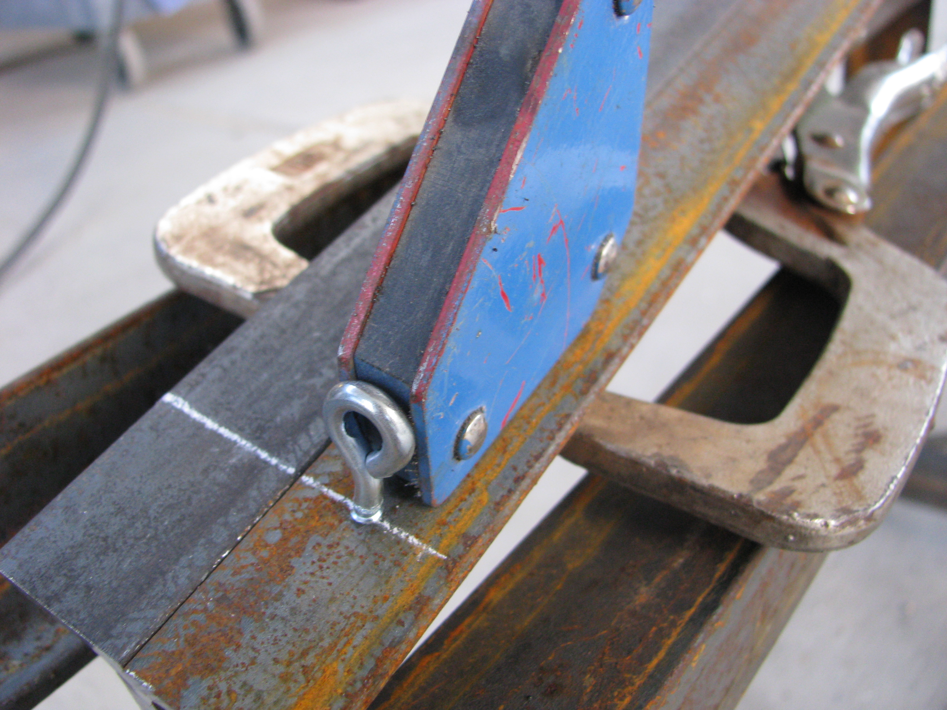 light bracket chain hangers clamped.JPG