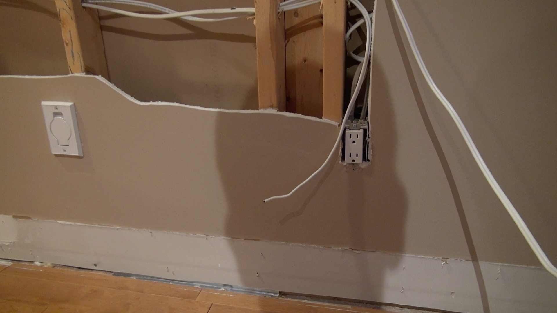 loft 1 - outlet move.jpg