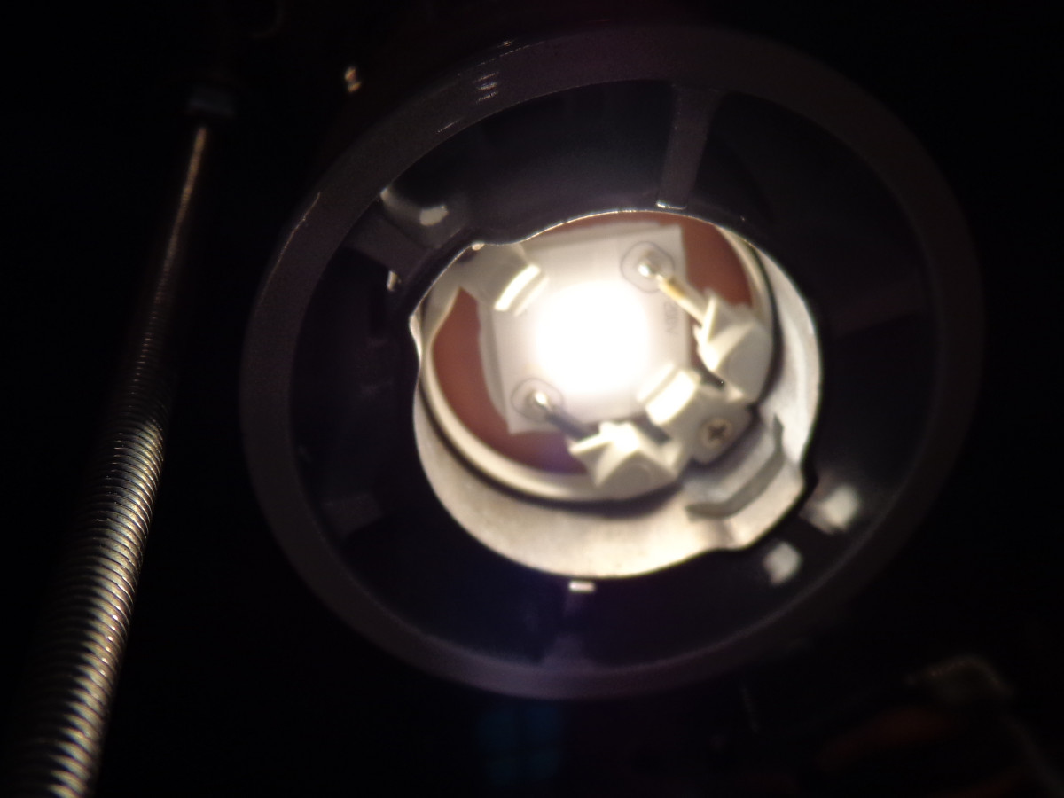 low-energy-slide-projector-led-lamp-in-colunder-lamp-cc-by-openproducts-2018.jpg