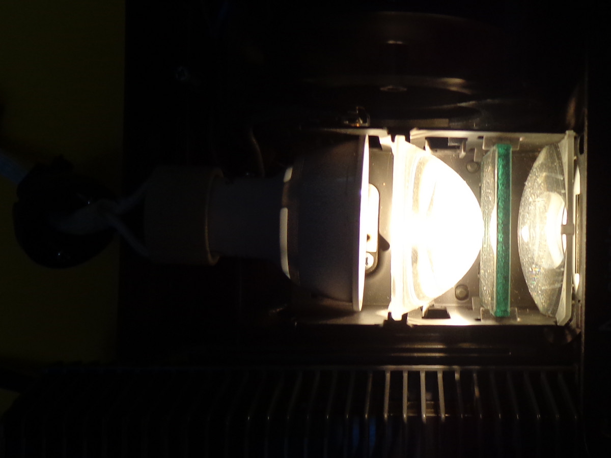 low-energy-slide-projector-led-lamp-in-place-cc-by-openproducts-2018.jpg