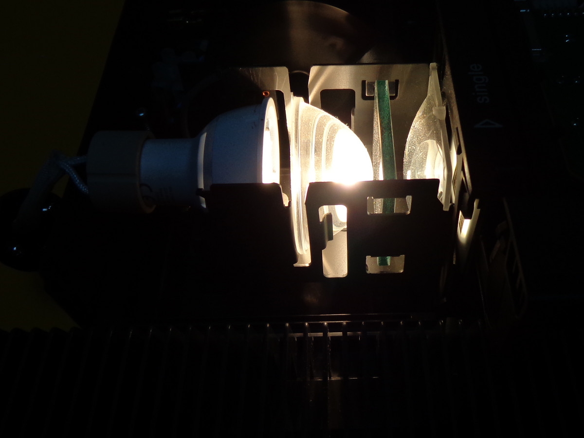 low-energy-slide-projector-led-lamp-in-place-sideways-cc-by-openproducts-2018.jpg