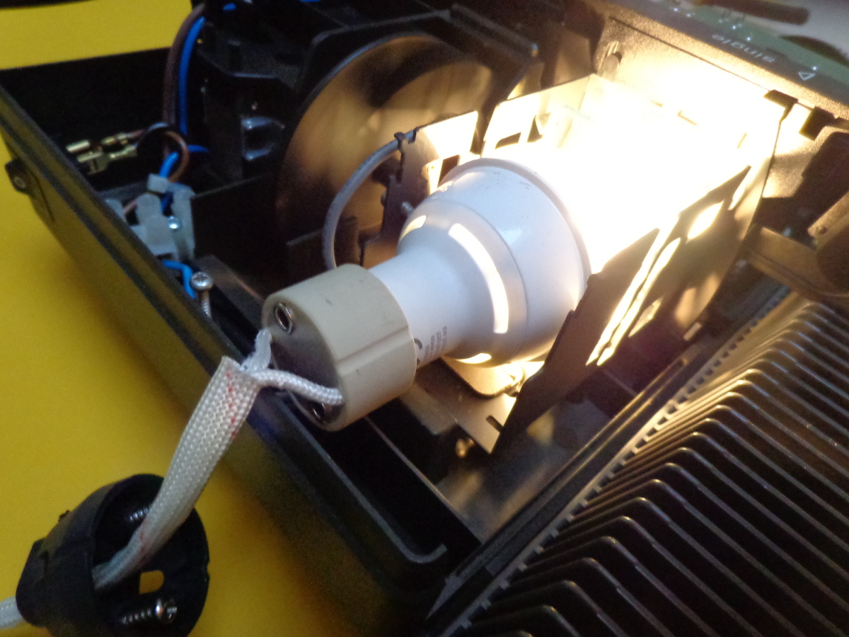 low-energy-slide-projector-led-lamp-in-projector-cc-by-openproducts-2018.jpg