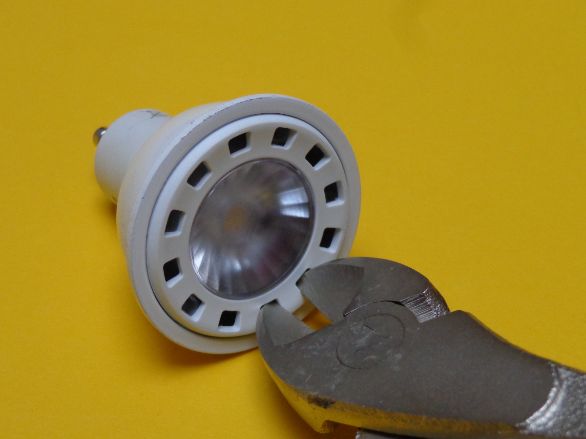 low-energy-slide-projector-led-lamp-nippers-cc-by-openproducts-2018.jpg