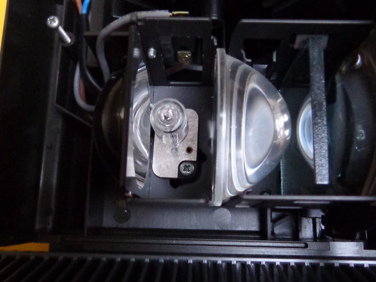 low-energy-slide-projector-original-lamp-cc-by-openproducts-2018.jpg