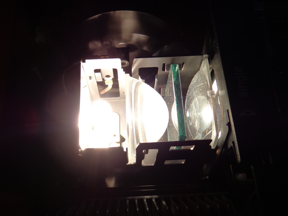 low-energy-slide-projector-original-lamp-on-cc-by-openproducts-2018.jpg