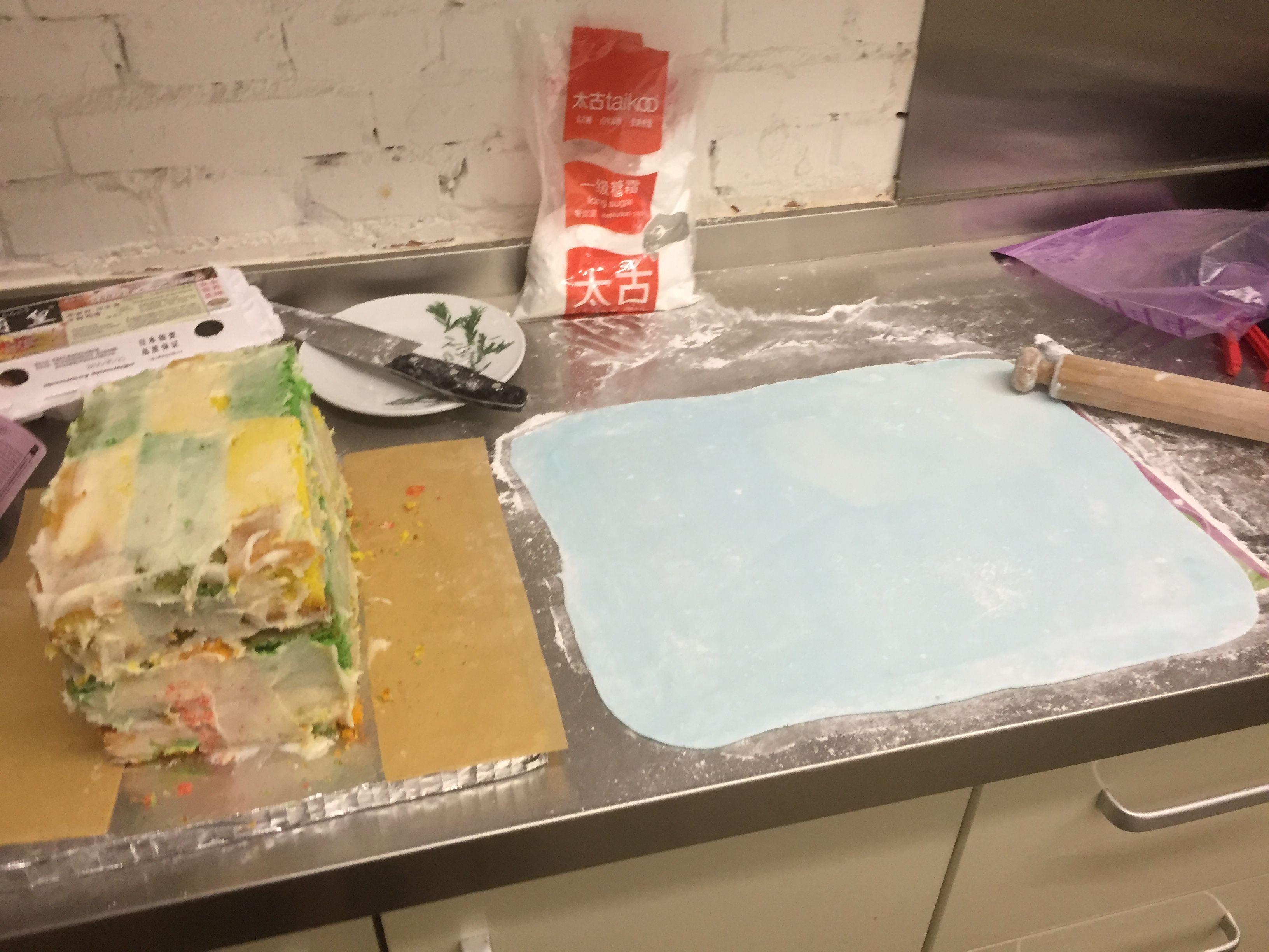 making_Rainbow_cake010.JPG