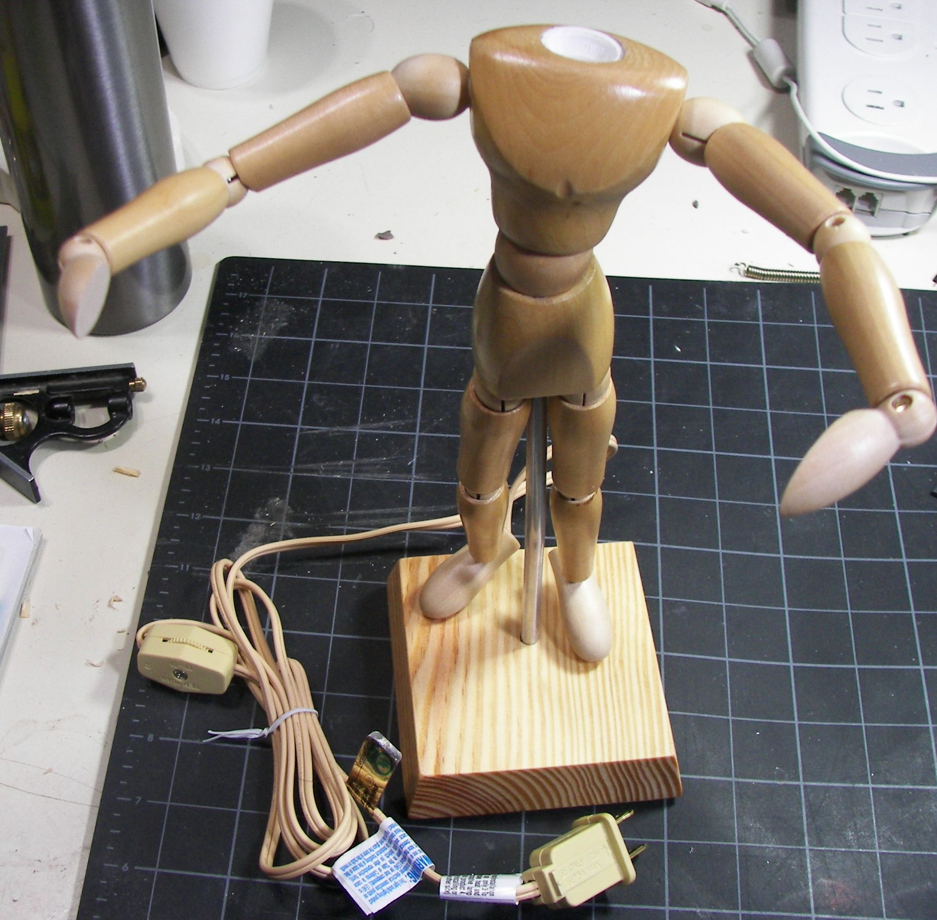 manikin lamp build C 005.jpg