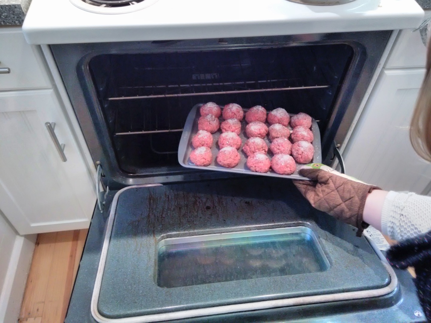 meatballs going in oven.jpg