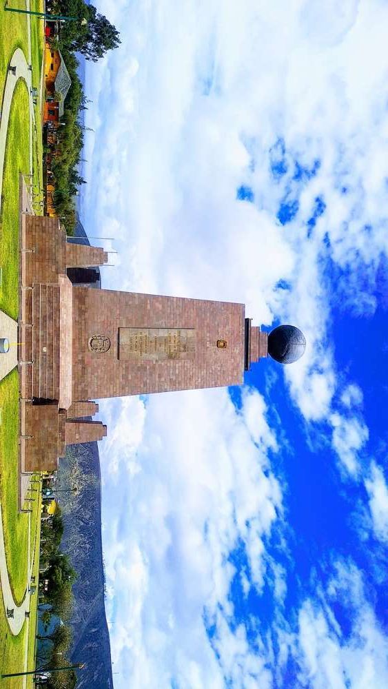 mitad-del-mundo-en-quito.jpg