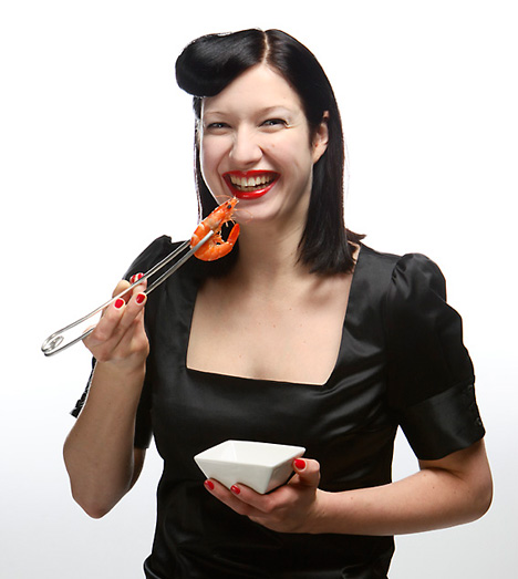 modern-chopstick-concept-design-tukaani-demo-eating.jpg